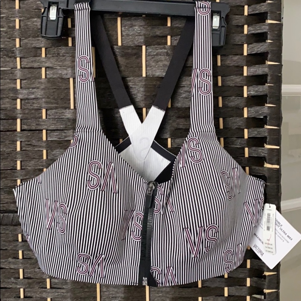 Victoria Secret sports bra brand new